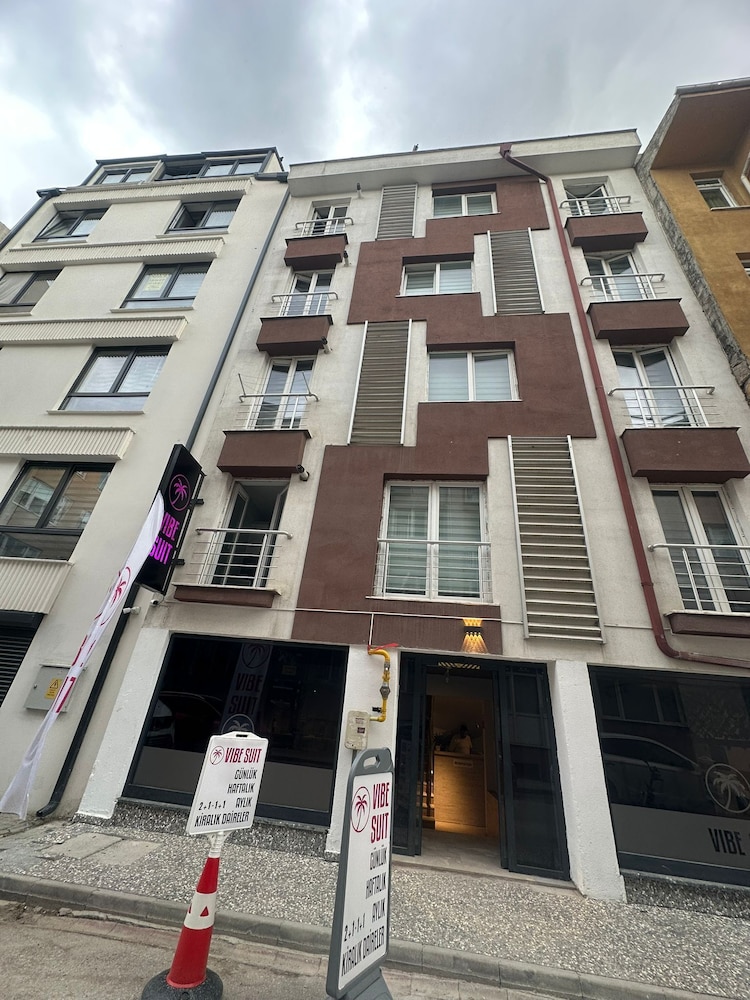 Vibe Suit in Eskisehir, Turkey