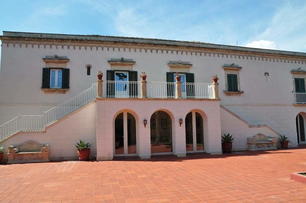 Isola Charm B&B Pool & Nature Stay — 4-Star Luxury Hotel in Siracusa, Italy