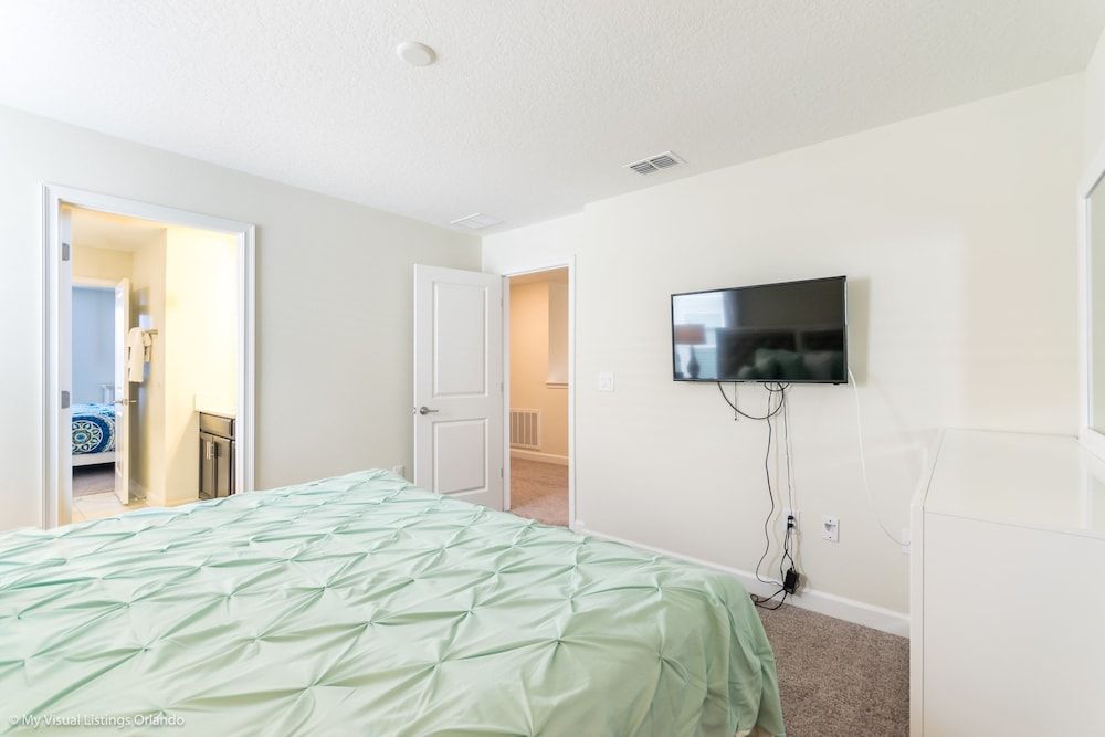 H1672brand new Amazing 8 Bedroom 5 Bathroom Resort - photo 16