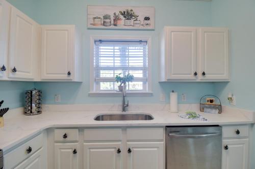 Modern Condo at Barefoot Golf Resort with Patio - photo 16