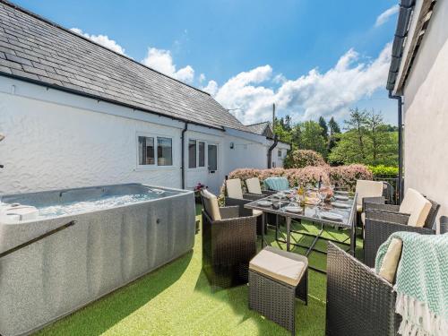 Kingfisher - carbon neutral hotel in Llandeilo