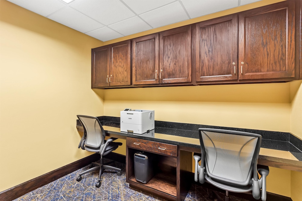 Hampton Inn DeKalb IL - photo 32