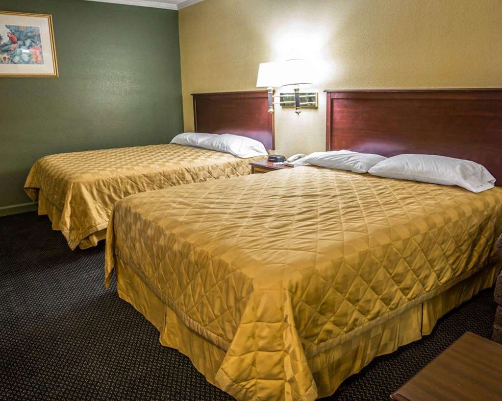 Rodeway Inn & Suites Plymouth Hwy 64 - photo 21