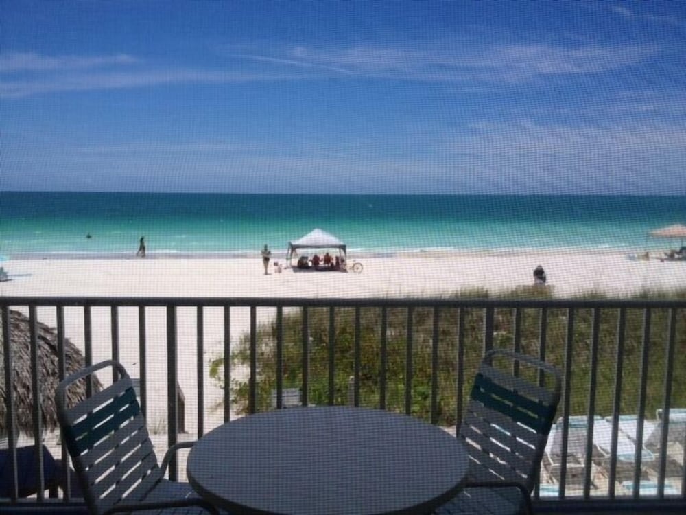 Coconuts Beach Resort - photo 115