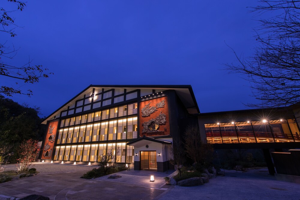 Okuhita Onsen Umehibiki - carbon neutral hotel in Hita