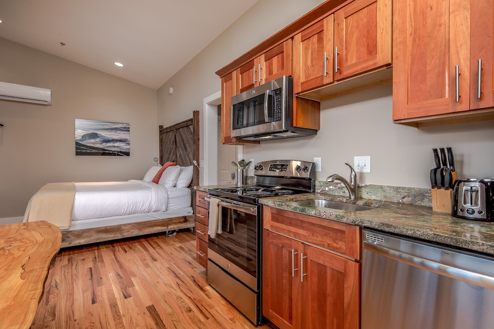 Pilot Cove Forest Lodging - photo 13