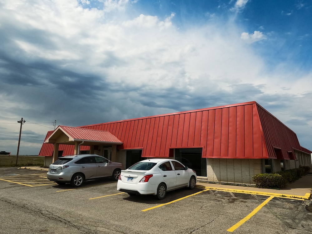 Americas Best Value Inn Salina - photo 23
