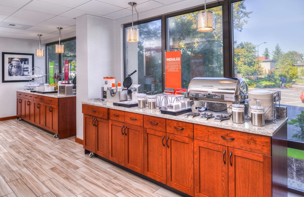 Hampton Inn Seattle Airport - photo 31