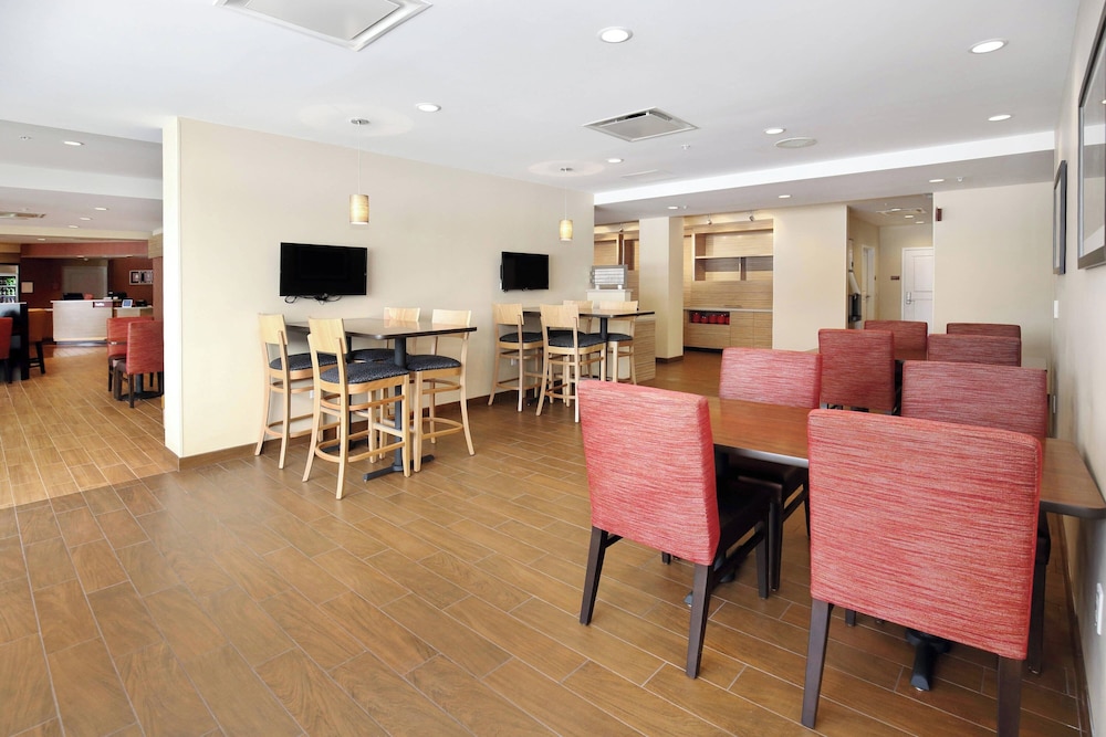 TownePlace Suites Grove City Mercer Outlets - photo 29