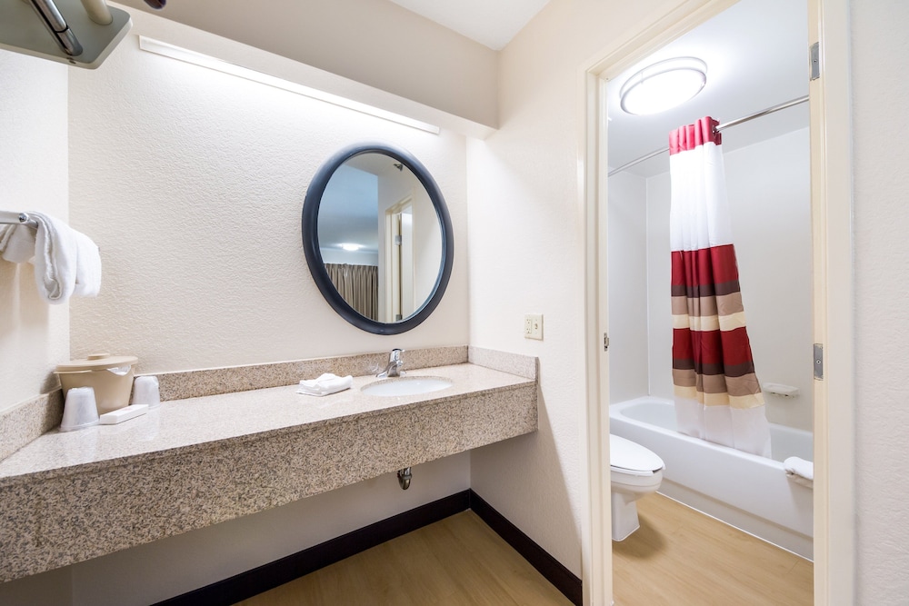 Red Roof Inn Laredo - photo 27