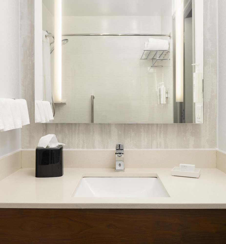 Hilton Garden Inn New York Midtown Park Ave - photo 30