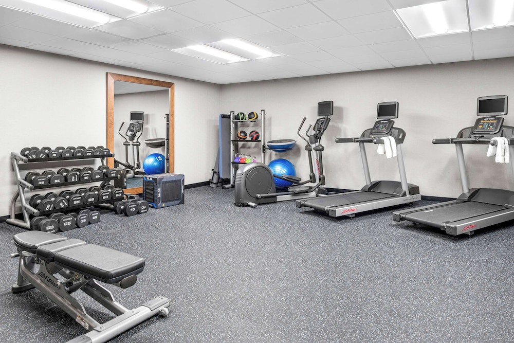 Hampton Inn Grand Rapids North - photo 22