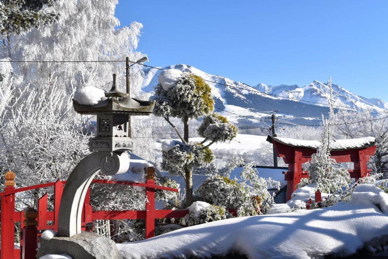Gite Au Printemps Japonais Petit Train de la Mure Parc Des Ecrins — 4-Star Luxury Hotel in Pierre-Chatel, France