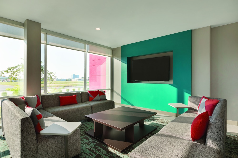 avid hotel Oklahoma City Airport by IHG - photo 2