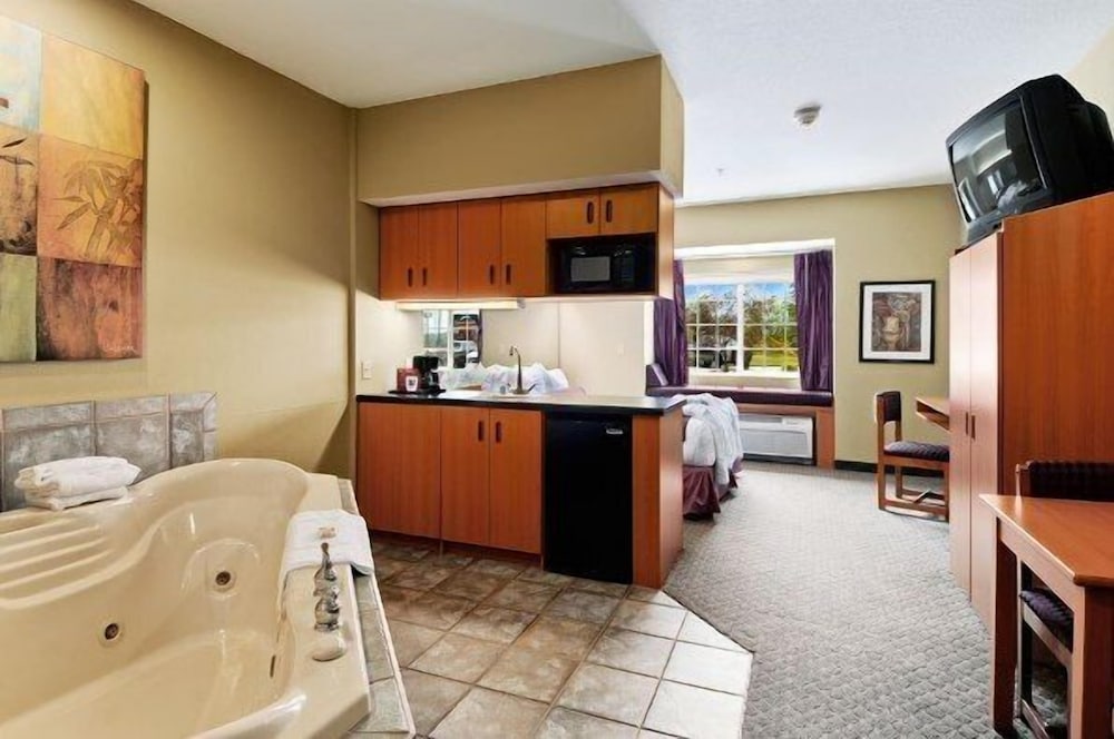 Stay Beyond Inn & Suites - photo 15