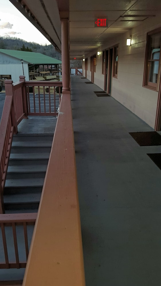 Mountain Valley Inn Dillard - photo 44