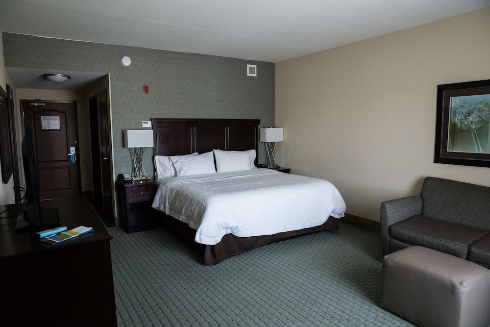 Hampton Inn & Suites Bismarck Northwest - photo 9