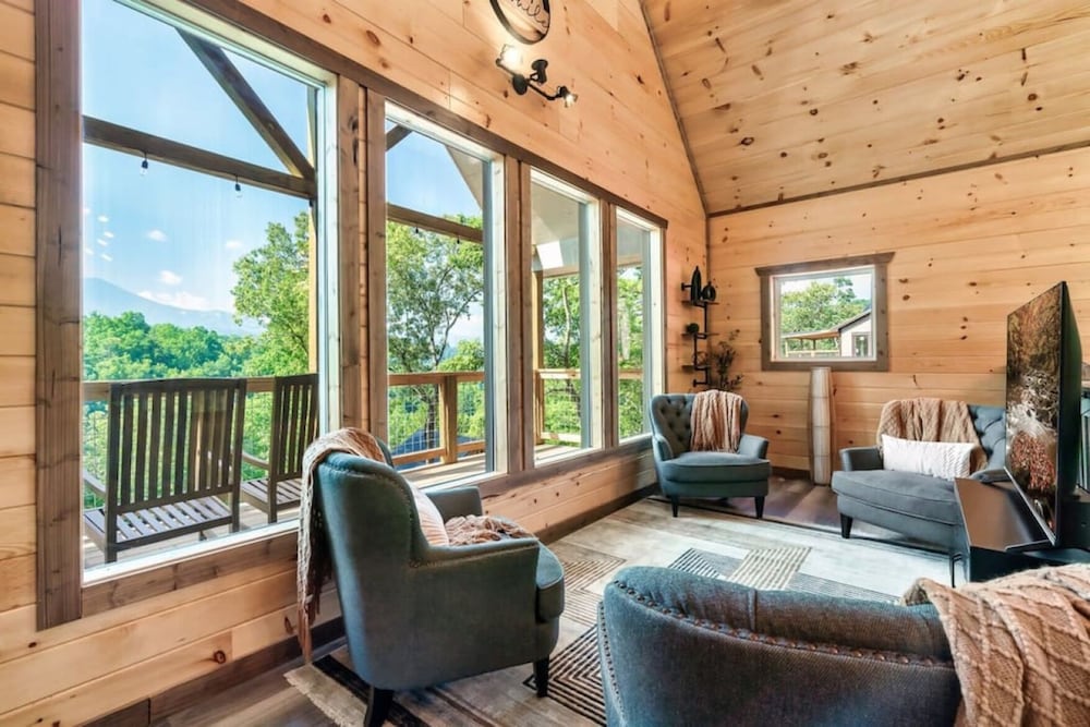 Tranquil Mountain Getaway By Ghosal Luxury Lodging - photo 18