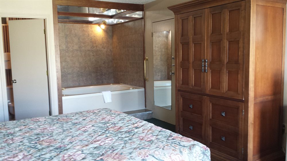 Country Hearth Inn & Suites Hotels - photo 17