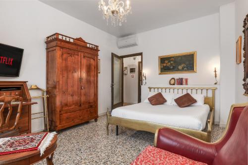 Suite Angolo Alla Stazione Appartamento Con Terrazzo Panoramico — 4-Star Luxury Hotel in Pavia, Italy
