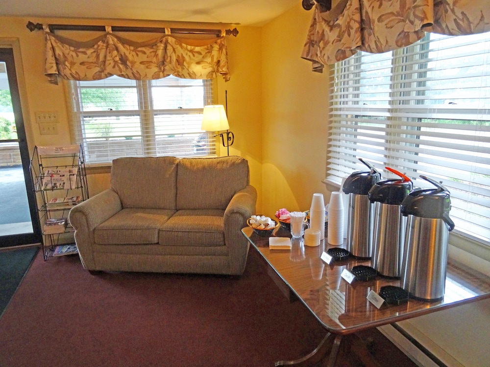 Amish Country Motel - photo 4