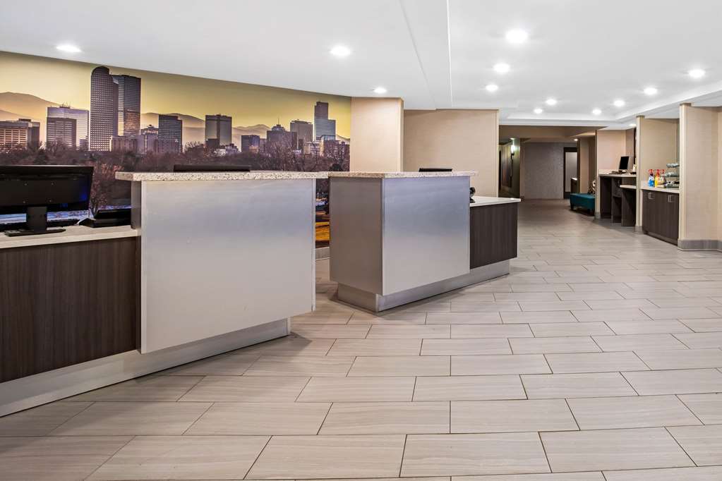 La Quinta Inn & Suites by Wyndham Denver Aurora Medical - photo 6