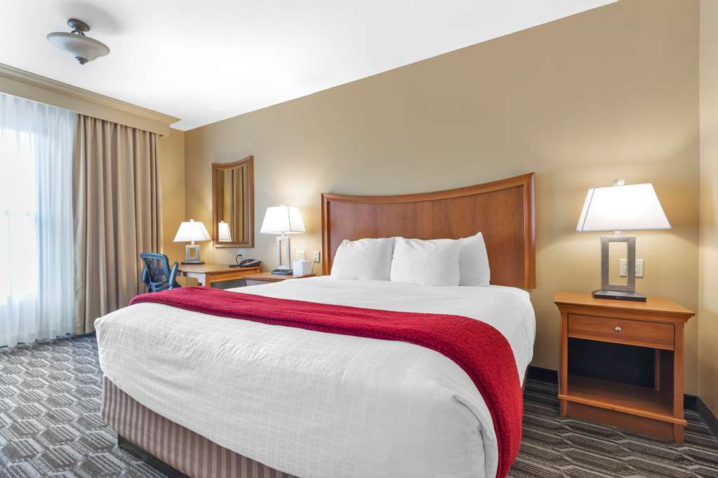 Best Western Plus Swiss Chalet Hotel & Suites - photo 29