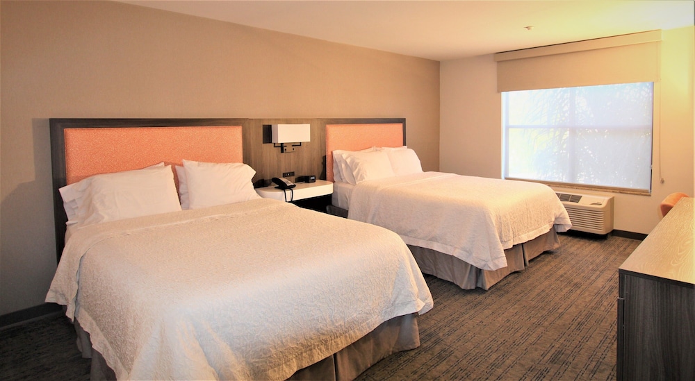 Hampton Inn & Suites Seal Beach - photo 9