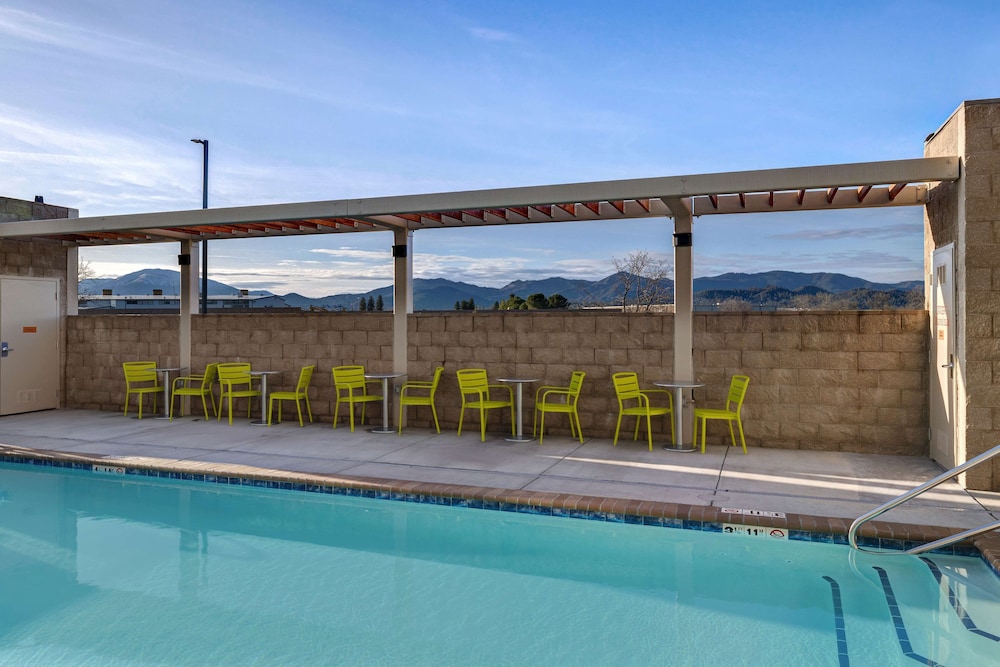 Home2 Suites by Hilton Redding - photo 37
