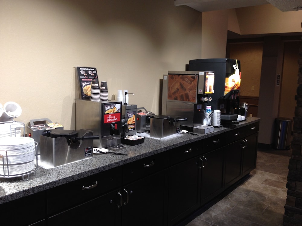 Boarders Inn & Suites by Cobblestone Hotels Grand Island - photo 39