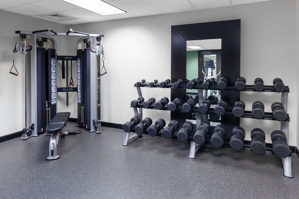 Hampton Inn Woodbridge - photo 27