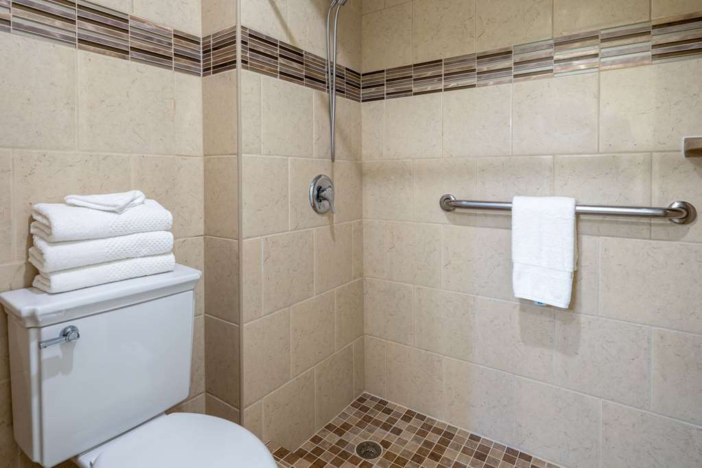 Travelodge by Wyndham Merrill - photo 21