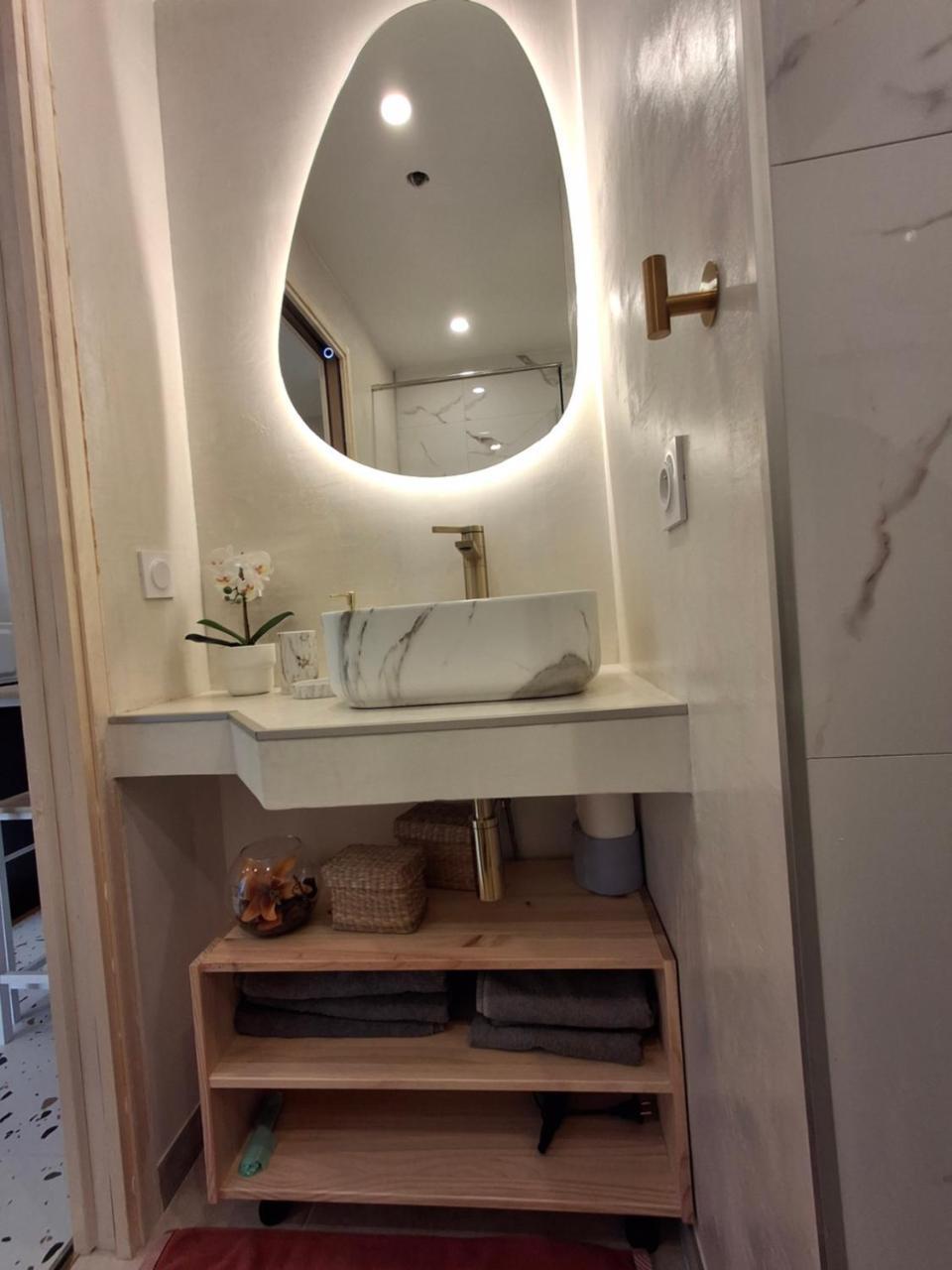 Suite Familiale Pres de Disney — 4-Star Luxury Hotel in Montevrain, France