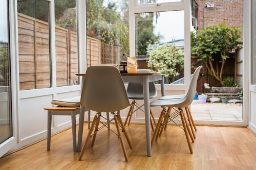 Beautiful Town House with Private Garden and Patio — 4-Star Luxury Hotel in Bournemouth, United Kingdom