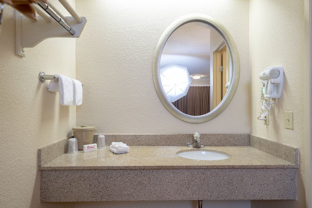 Red Roof Inn Louisville Fair and Expo - photo 25