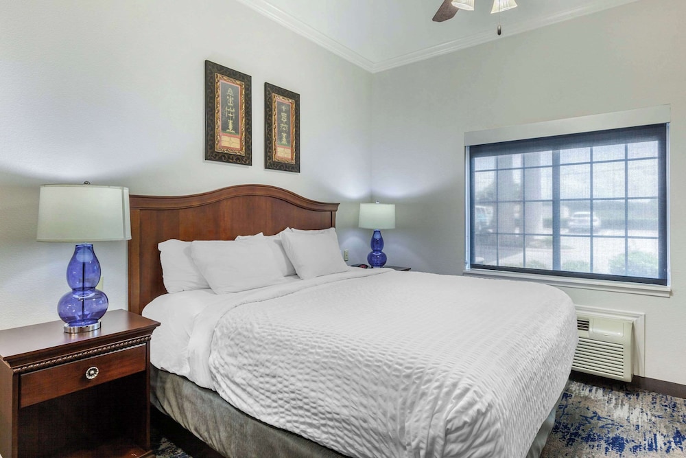 Clarion Pointe Sulphur Springs - photo 25