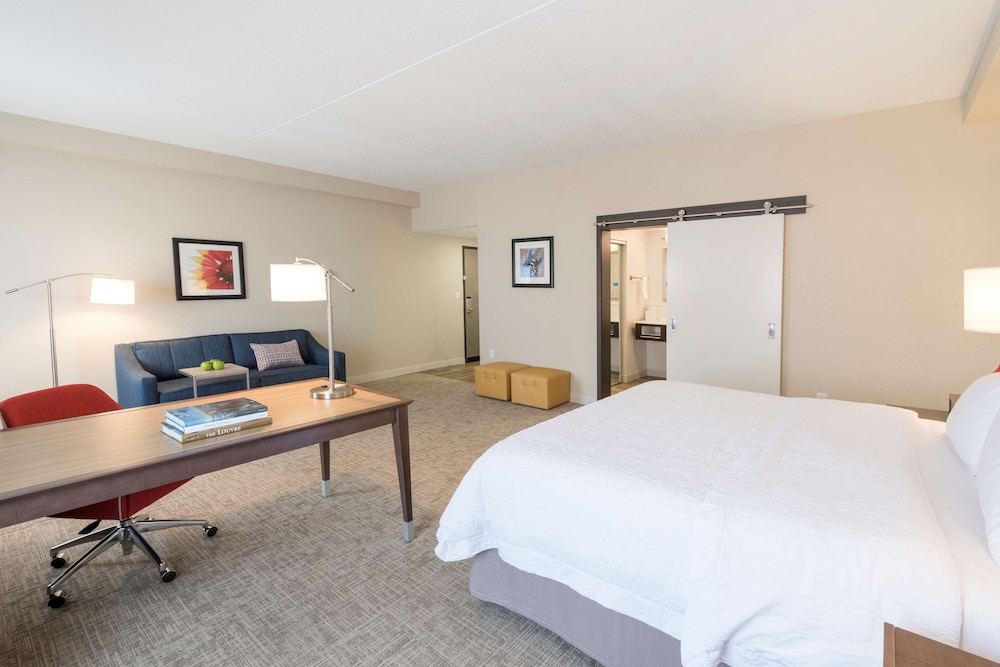 Hampton Inn & Suites Tulsa Downtown - photo 15