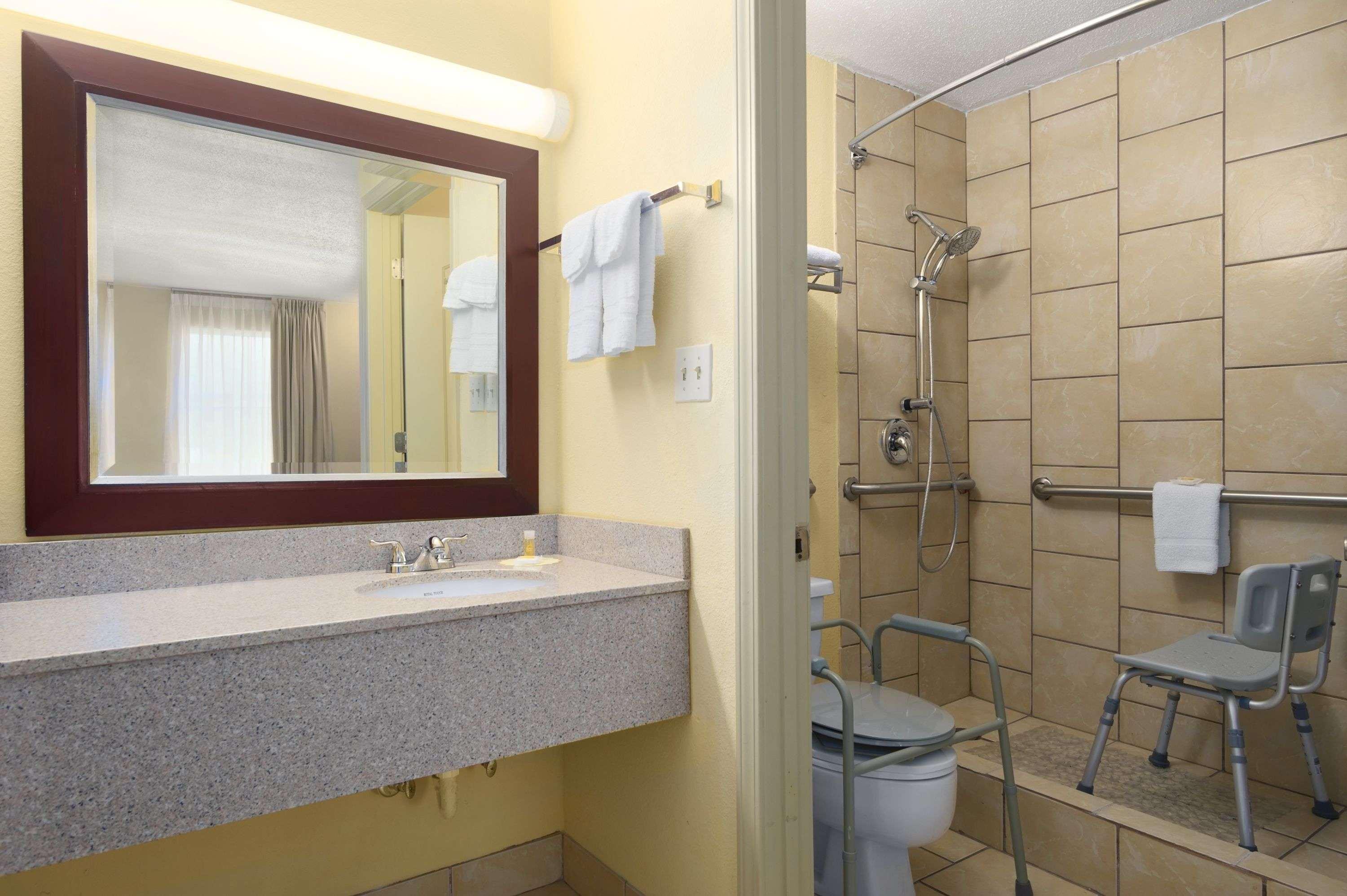 Days Inn by Wyndham Brunswick St. Simons Area - photo 25