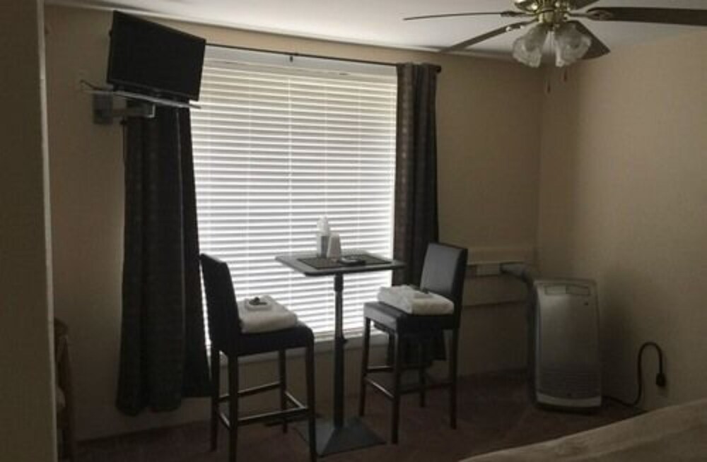 Blue Dragonfly Inn - photo 4