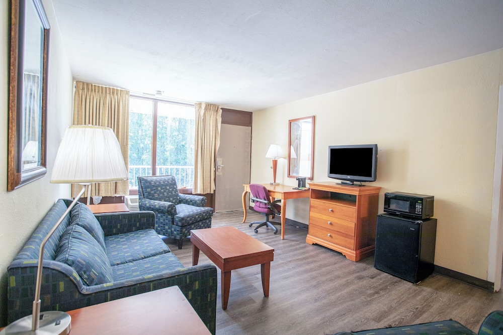 OYO Hotel Greensboro East I 40 - photo 14