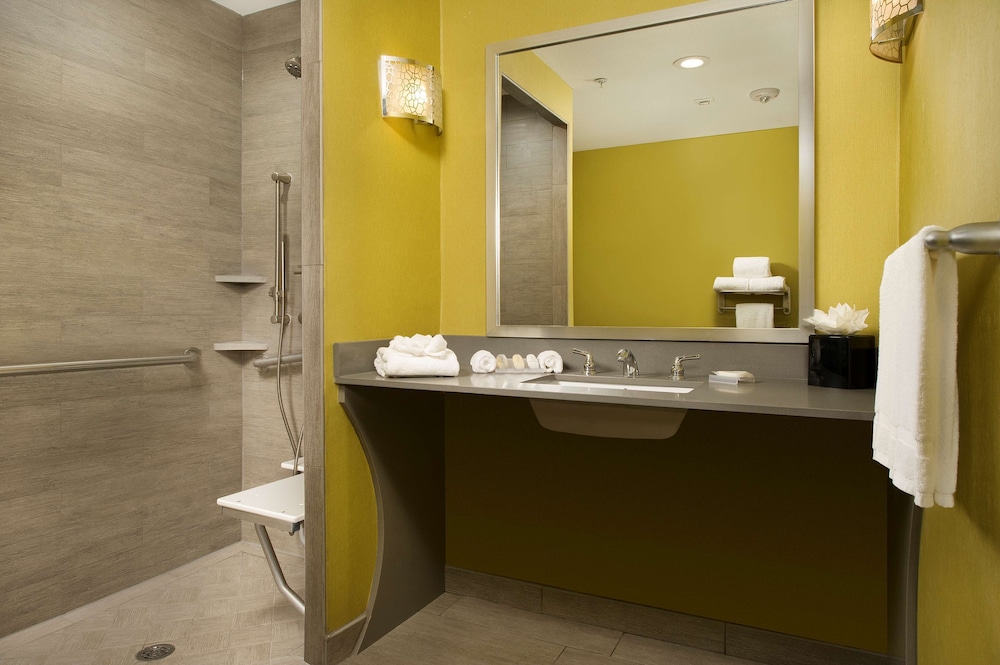 Hilton Garden Inn College Station - photo 16