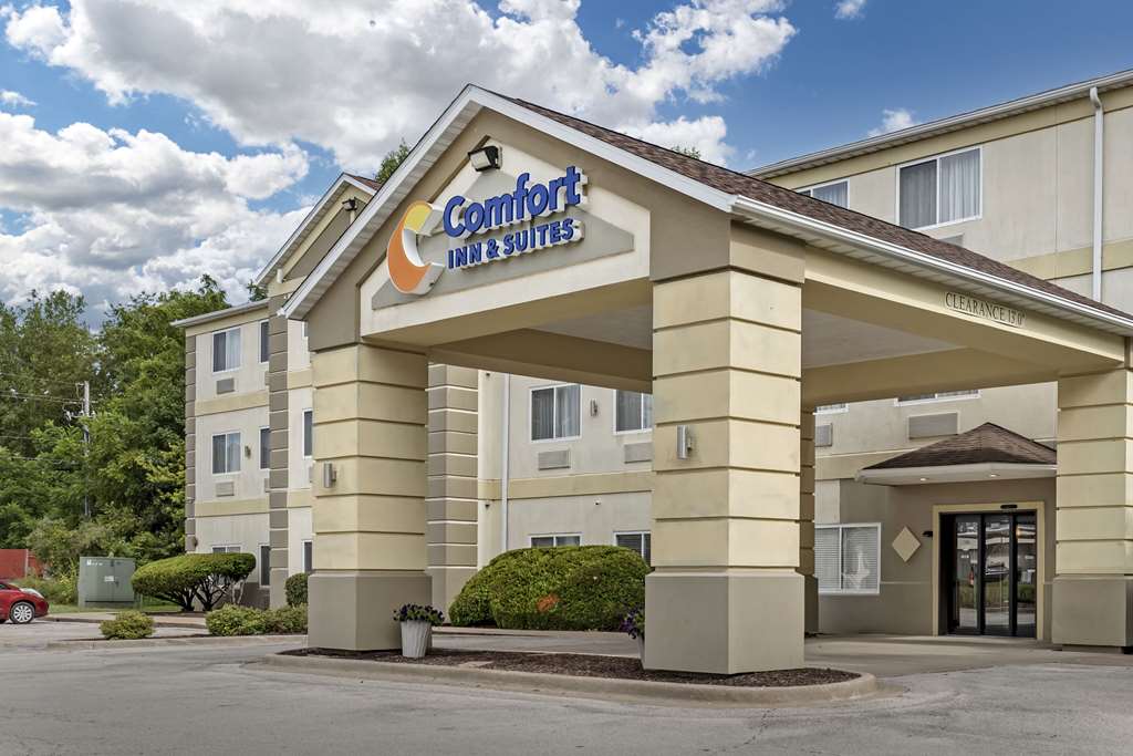 Comfort Inn & Suites East Moline near I 80 - photo 3