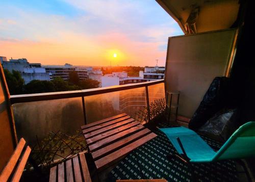 Studio Meuble Vue Tour Eiffel Et Tout Paris — hotel in Saint-Maurice