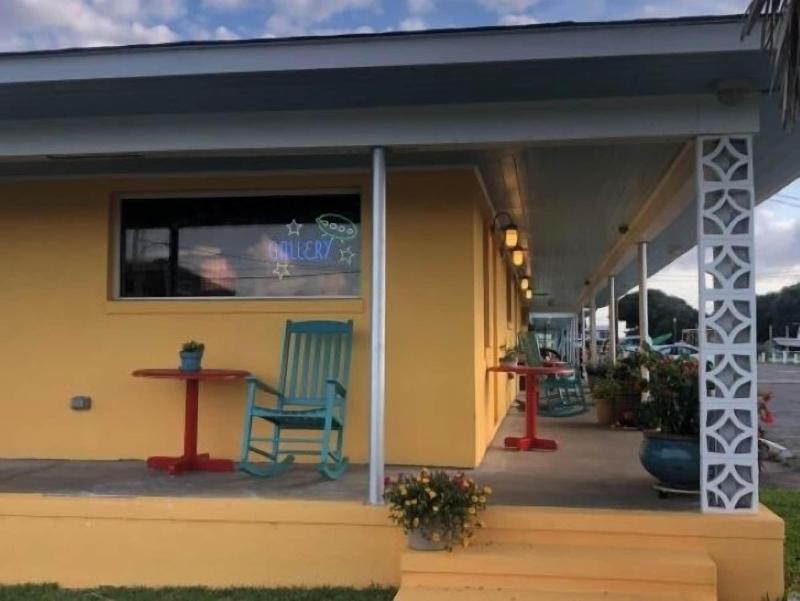 Swell Motel - photo 11