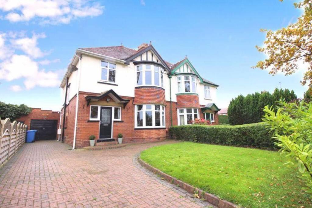 Acacia Breezes Delightful Scarborough Semi in Scarborough, United Kingdom