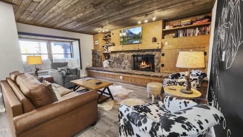 Longbranch Condo Cozy 2BDR Walk to Main Street — 4-Star Luxury Hotel in Breckenridge, United States