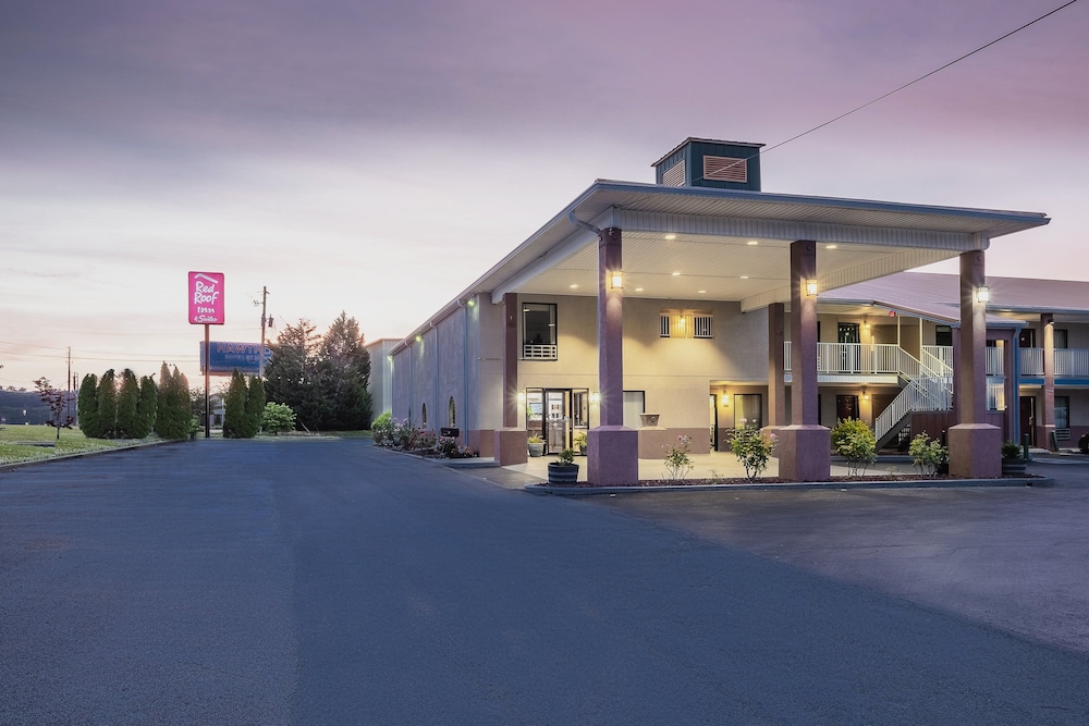 Red Roof Inn & Suites Rome - photo 4