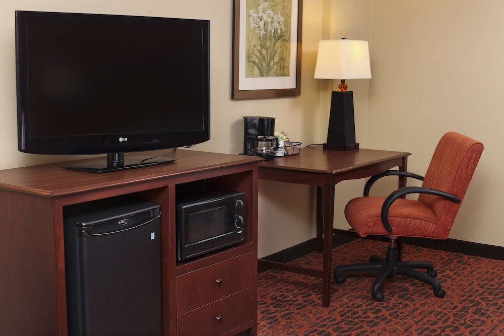 Hampton Inn & Suites by Hilton Fargo Medical Center - photo 5