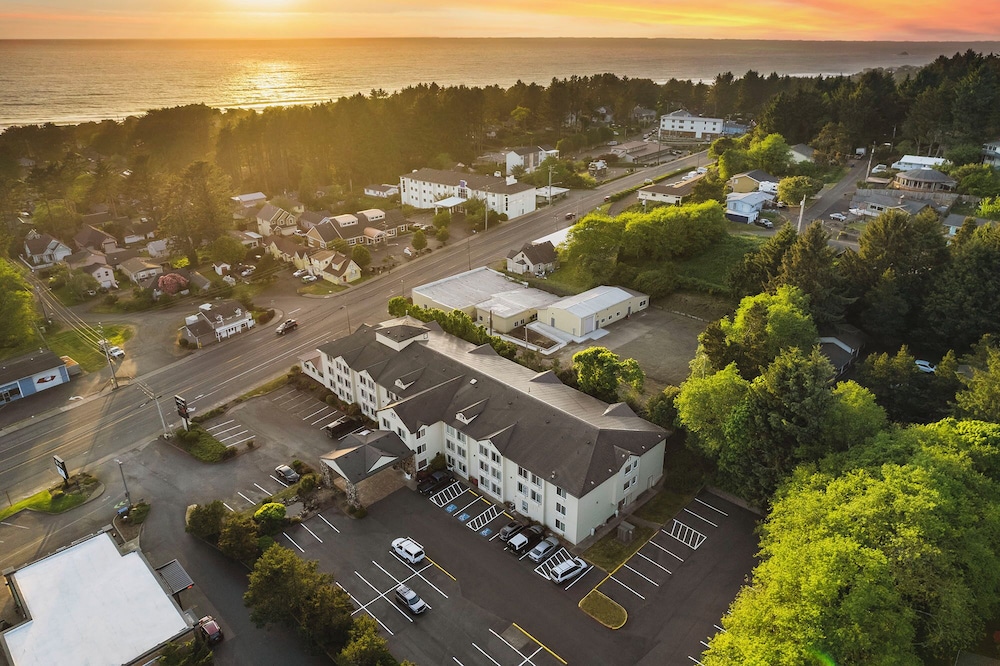 The Ashley Inn & Suites - photo 75
