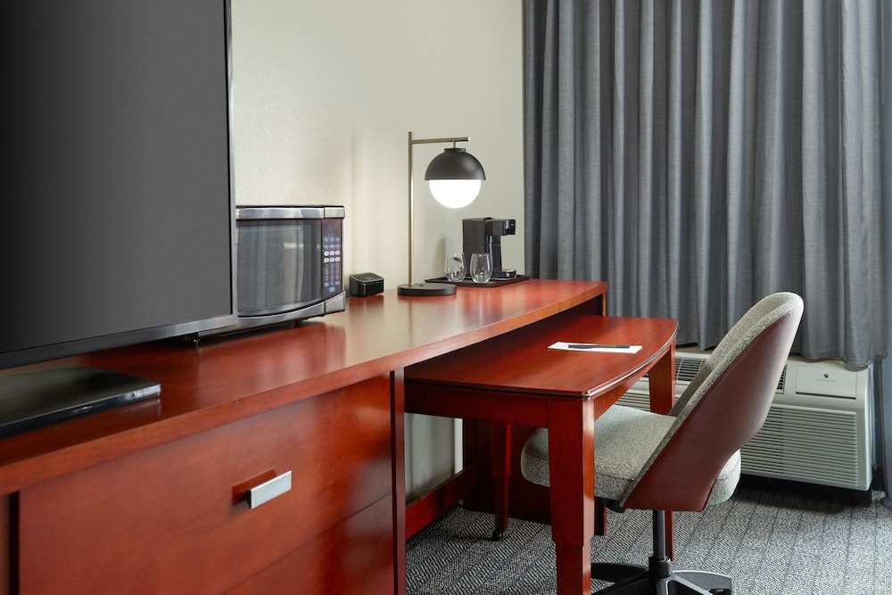 Courtyard by Marriott Charlottesville - photo 8
